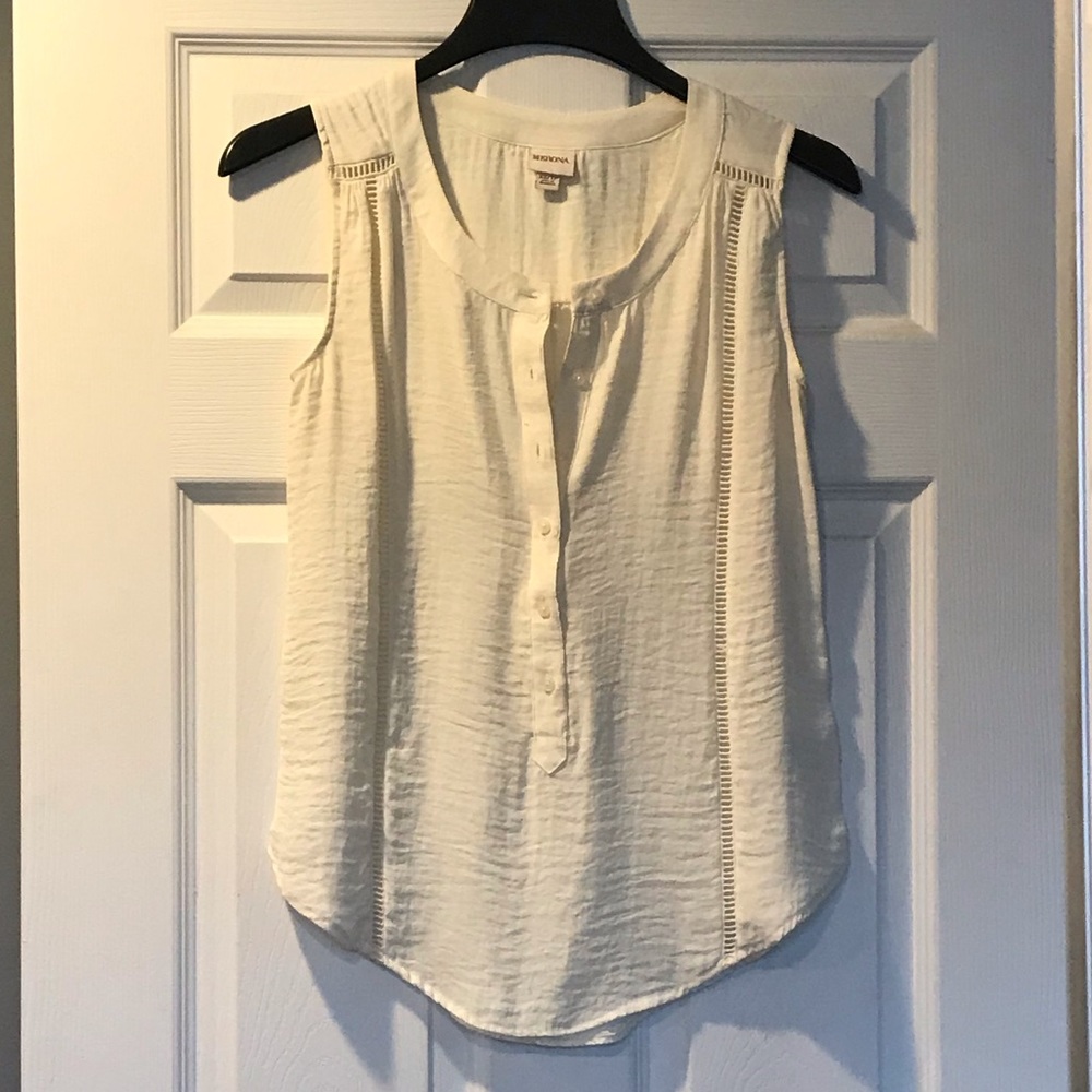 Sleeveless Button-Down Blouse! ❤️